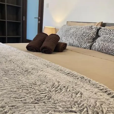 Dream Theatre Maisonette