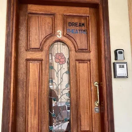 Dream Theatre Maisonette *