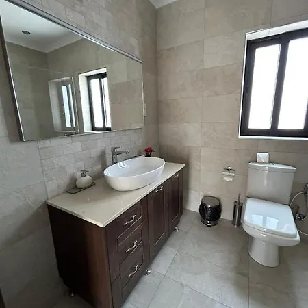 Dream Theatre Maisonette